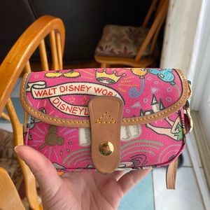 ✨Limited Edition✨ Dooney & Bourke Disney Wristlet